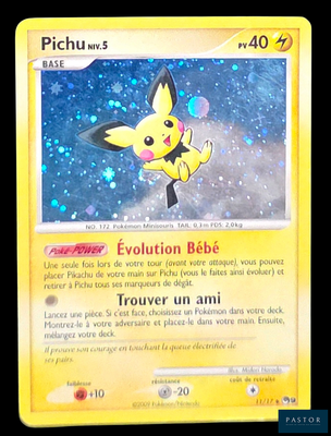 une photo d'une carte Pokémon sur laquelle figure un Pikachu