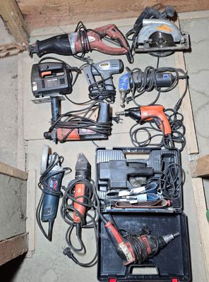 a lot of tools that are laying out on the floor
