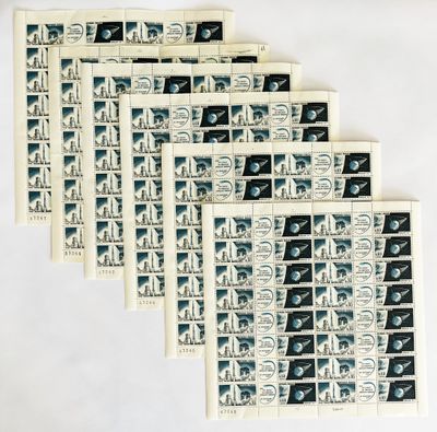 une série de six timbres représentant un homme et une femme