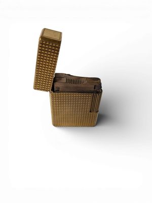 DUPONT Briquet en métal doré à décor de pointes de diamant. Signé et n - Photo 1