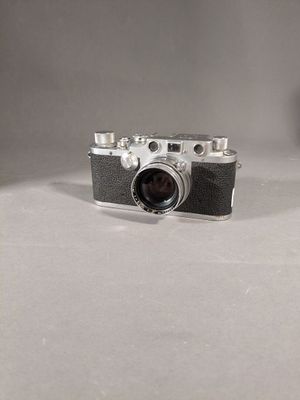 a small camera that is sitting on a table