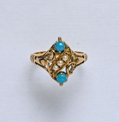 Bague en or jaune 9K (375/oo), le plateau formant navette à …