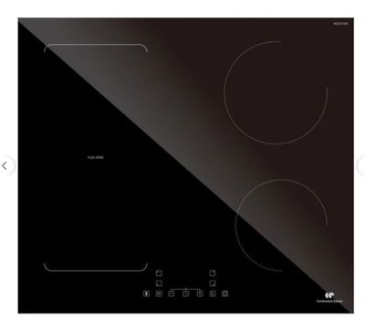 gros plan d'une plaque de cuisson noire sur fond blanc