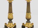 paire de bougeoirs anciens en laiton et en bronze