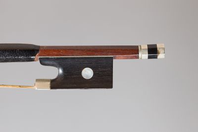 Archet de violon de OUCHARD (père) fait vers 1930, en bois d…