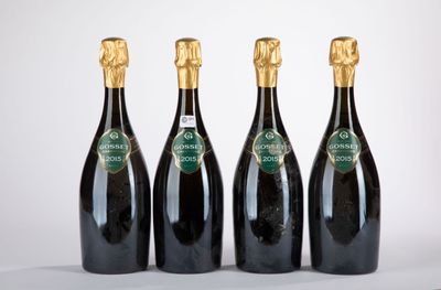 trois bouteilles de vin posées l'une à côté de l'autre sur une table