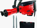 une image représentant un marteau-piqueur électrique rouge dans lequel est inséré un outil