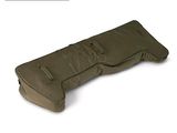 une photo d'un sac posé sur une table
