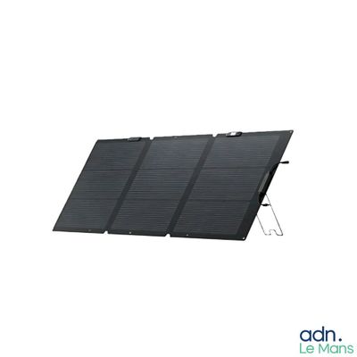 un gros plan d'un panneau solaire sur fond blanc