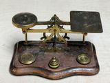 a scale that is sitting on top of a table