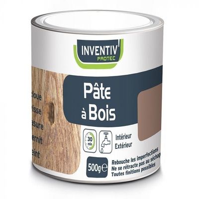 gros plan d'un pot de peinture sur fond blanc