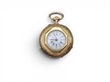 une vieille montre de poche en or avec des chiffres romains et des chiffres romains sur le cadran