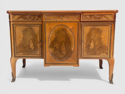 COMMODE à ressaut centrale en bois et bois de placage, ouvra…