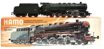 une boîte sur laquelle figure une maquette de train