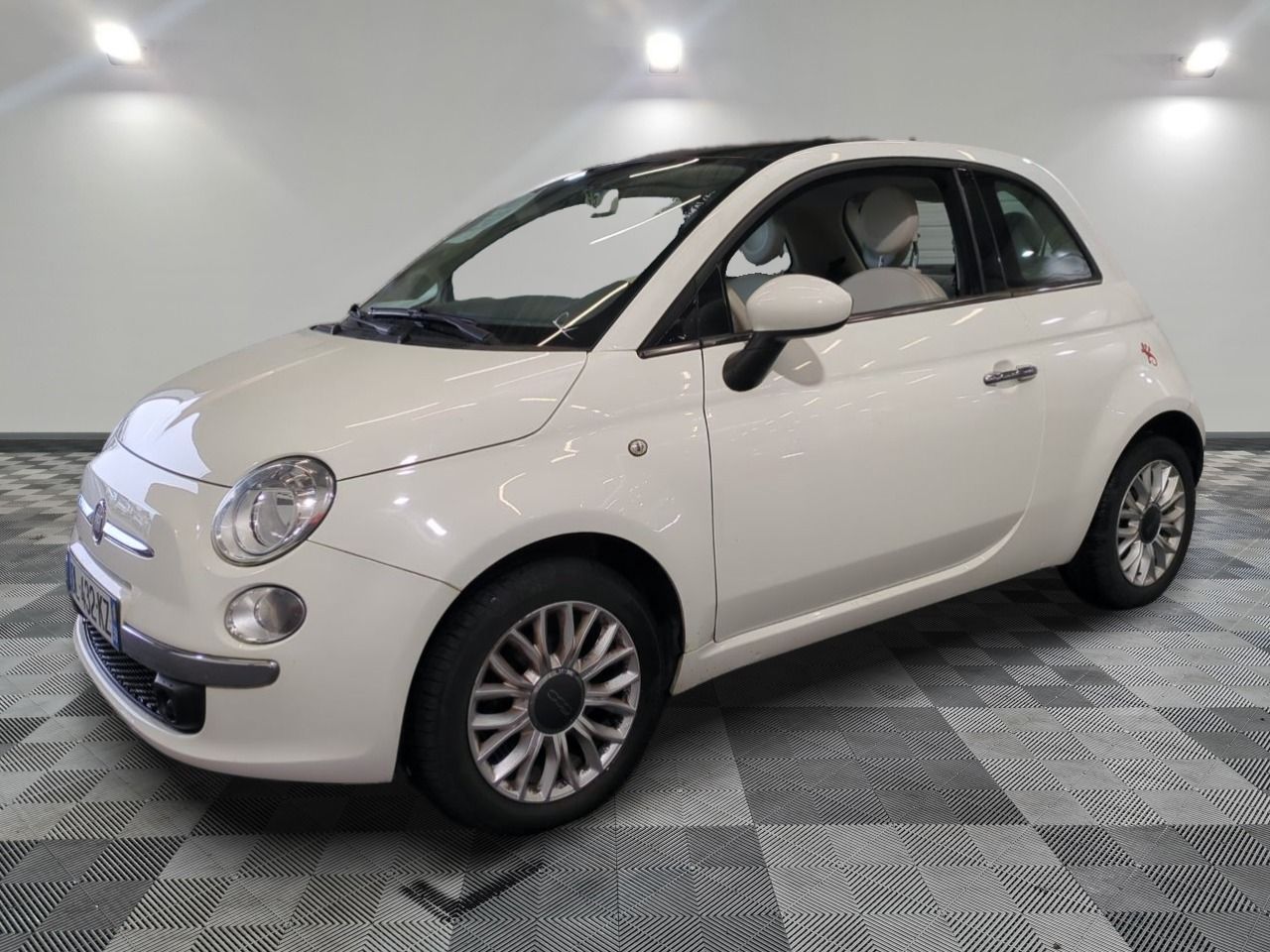 FIAT - 500 1.2 8V 69 CH LOUNGE - ES - Mise en service: 31/10…