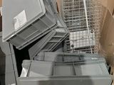 un grand nombre de boîtes empilées les unes sur les autres
