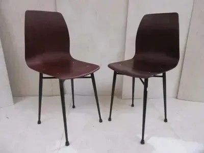 these are two chairs sitting next to each other on a white floor