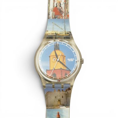 une photo d'une montre sur laquelle figure l'image d'un phare
