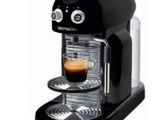 gros plan d'une machine à café sur fond blanc