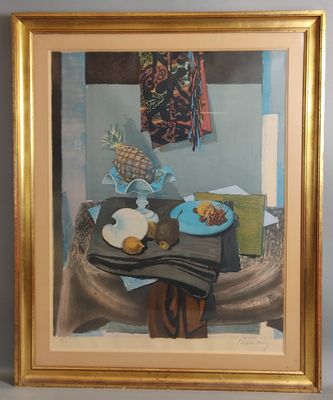 tableau représentant une table sur laquelle sont posés une assiette de nourriture et un bol de fruits