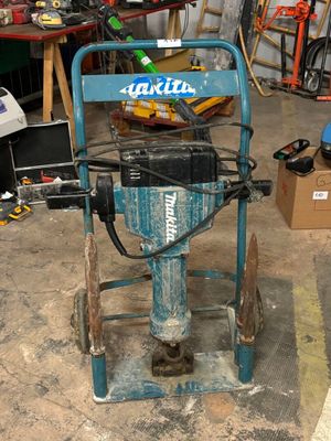 a blue machine that is sitting in a garage