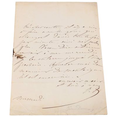 un gros plan d'un morceau de papier sur lequel on a écrit
