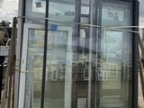 a lot of windows that are on a pallet