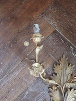 PAIRE D'APPLIQUES à deux bras de lumière en bronze à décor d… (photo 3)