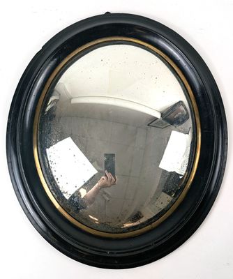 une personne se prenant en photo dans un miroir
