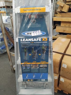présentoir pour échelles Lean Safe dans un entrepôt