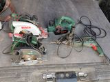 many tools that are sitting on a table