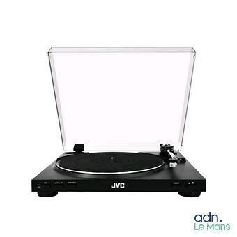 le tourne-disque est posé sur le plateau tournant