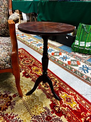 Petite sellette tripode en bois vernis