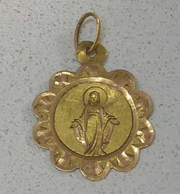 médaille plaquée or à l'effigie de la Vierge de Guadalupe