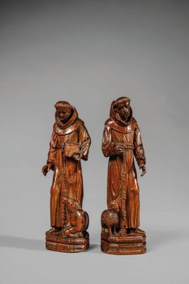 une paire de figurines en bois sculpté représentant deux moines