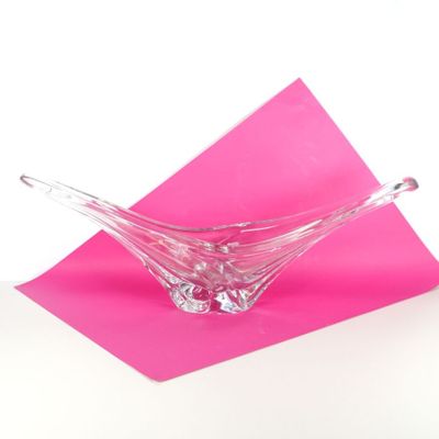 DAUM FRANCE : Importante coupe en cristal de forme libre, ma…