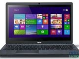 L'ordinateur portable Acer est ouvert et prêt à l'emploi.