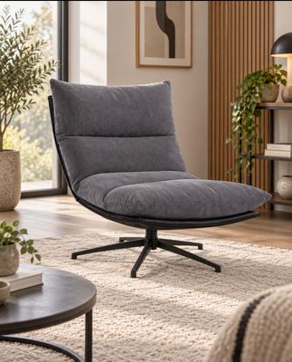 une chaise et une table dans un salon