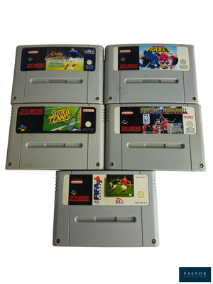Quatre cartouches de jeux Nintendo sont empilées les unes sur les autres