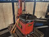 la machine est posée sur une palette dans l'entrepôt