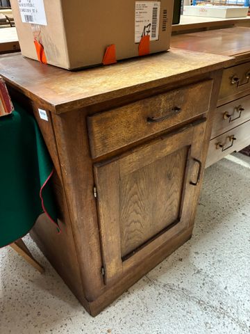 Petit meuble rustique ouvrant à une porte et un tiroir. H81 l58 l...