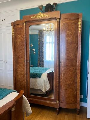 Mobilier de chambre à coucher Art Déco en placage de loupe à…
