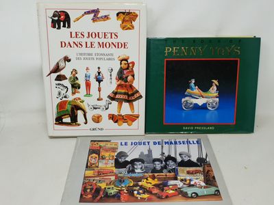 3 ouvrages maniés : The Book of Penny Toys par David Pressla…