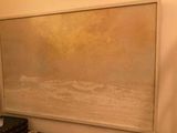 une photo d'un tableau accroché au mur