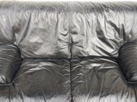 ROCHE BOBOIS, canapé deux places en cuir noir. (photo 3)