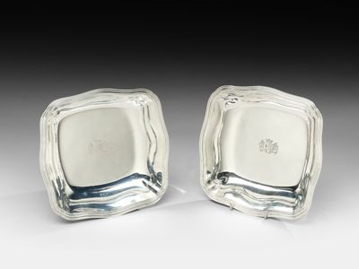 paire de salières et poivrières plaquées argent
