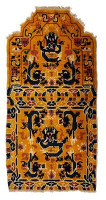 un tapis jaune orné d'un motif noir et bleu