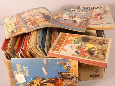 de nombreux livres pour enfants dans une boîte posée sur la table