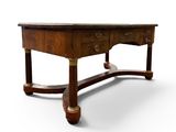 l'image d'une table en bois surmontée de deux tiroirs