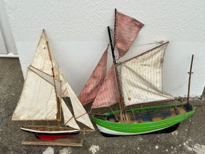 Maquette en bois de 2 voiliers (longueur 200 et 350 mm)